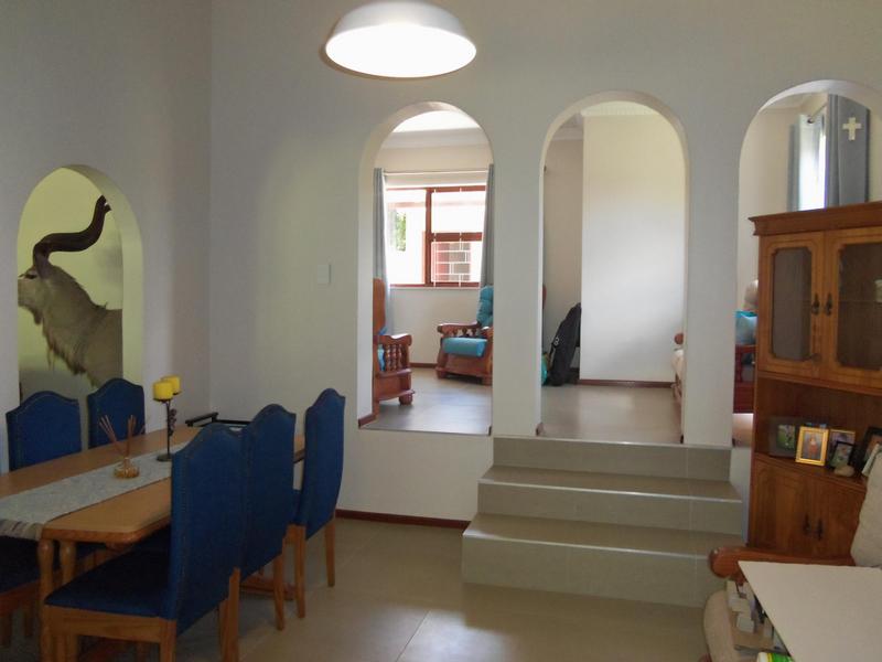 To Let 4 Bedroom Property for Rent in Sonstraal Western Cape
